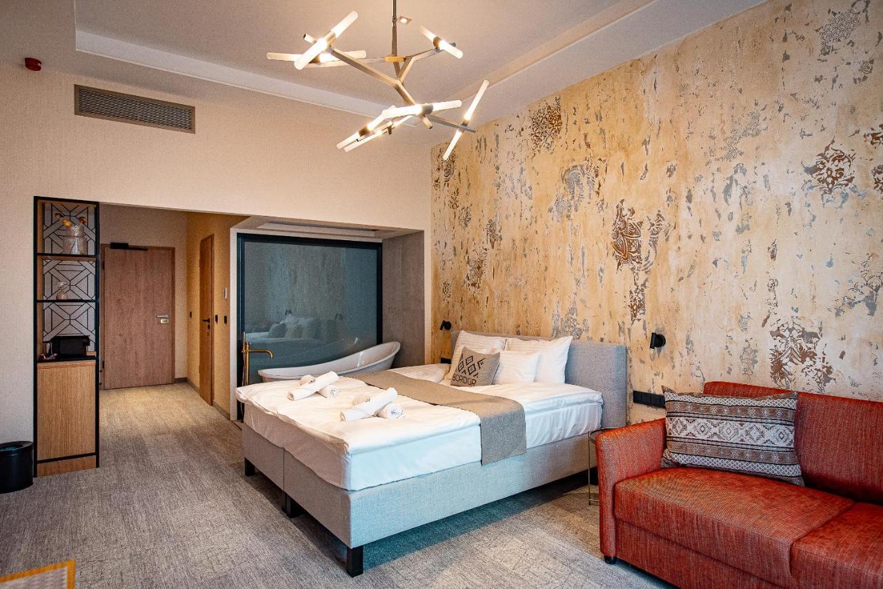 Bordur Wellness Hotel Superior Es Szonyegmuzeum Békésszentandrás Εξωτερικό φωτογραφία