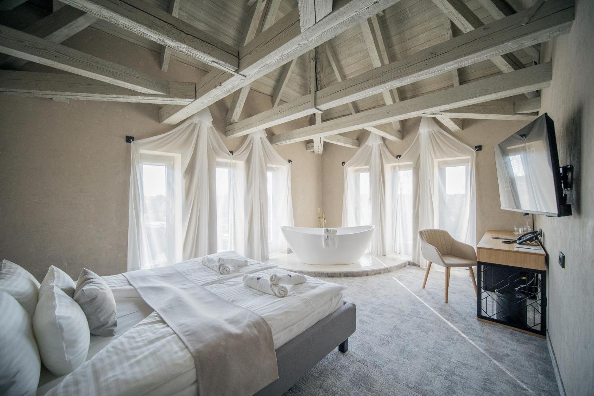 Bordur Wellness Hotel Superior Es Szonyegmuzeum Békésszentandrás Εξωτερικό φωτογραφία