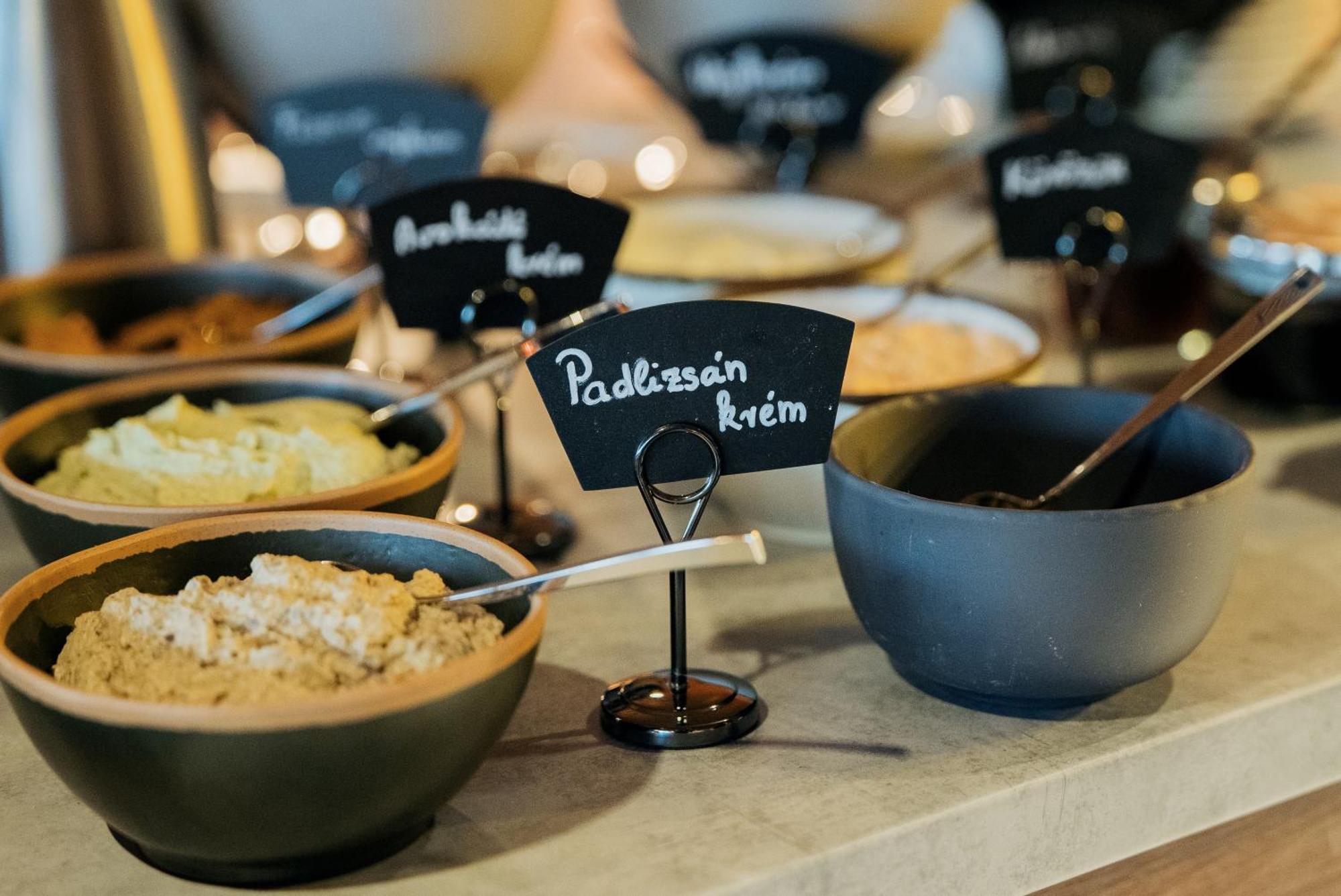 Bordur Wellness Hotel Superior Es Szonyegmuzeum Békésszentandrás Εξωτερικό φωτογραφία