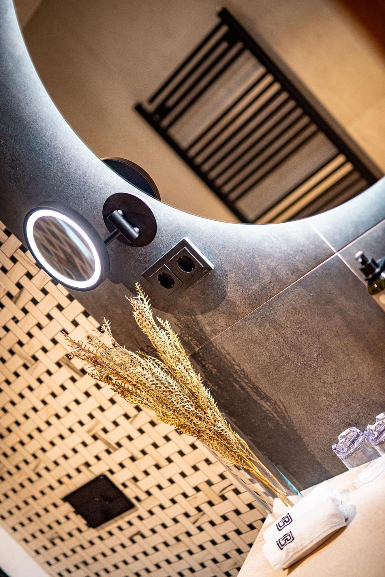 Bordur Wellness Hotel Superior Es Szonyegmuzeum Békésszentandrás Εξωτερικό φωτογραφία