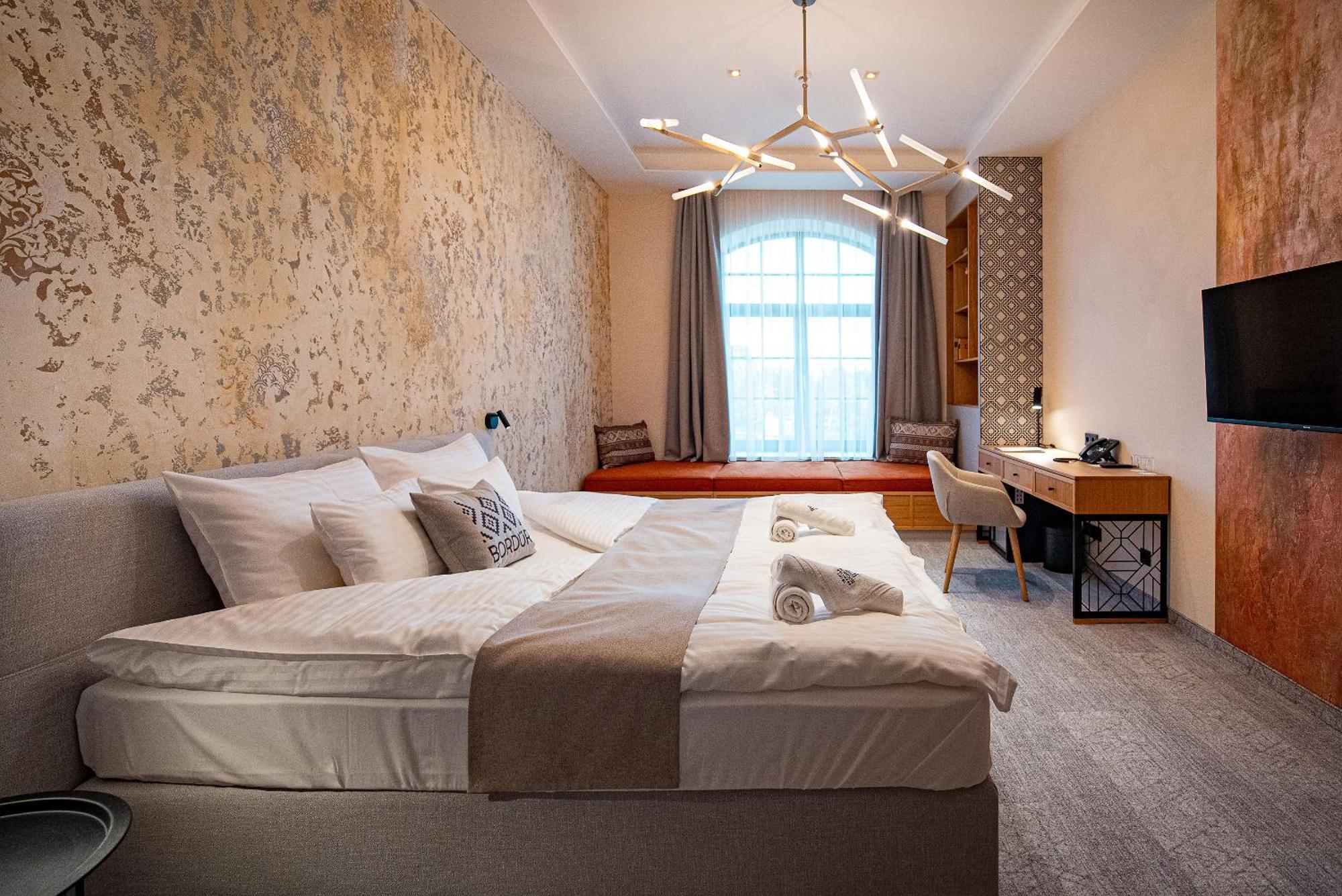 Bordur Wellness Hotel Superior Es Szonyegmuzeum Békésszentandrás Εξωτερικό φωτογραφία