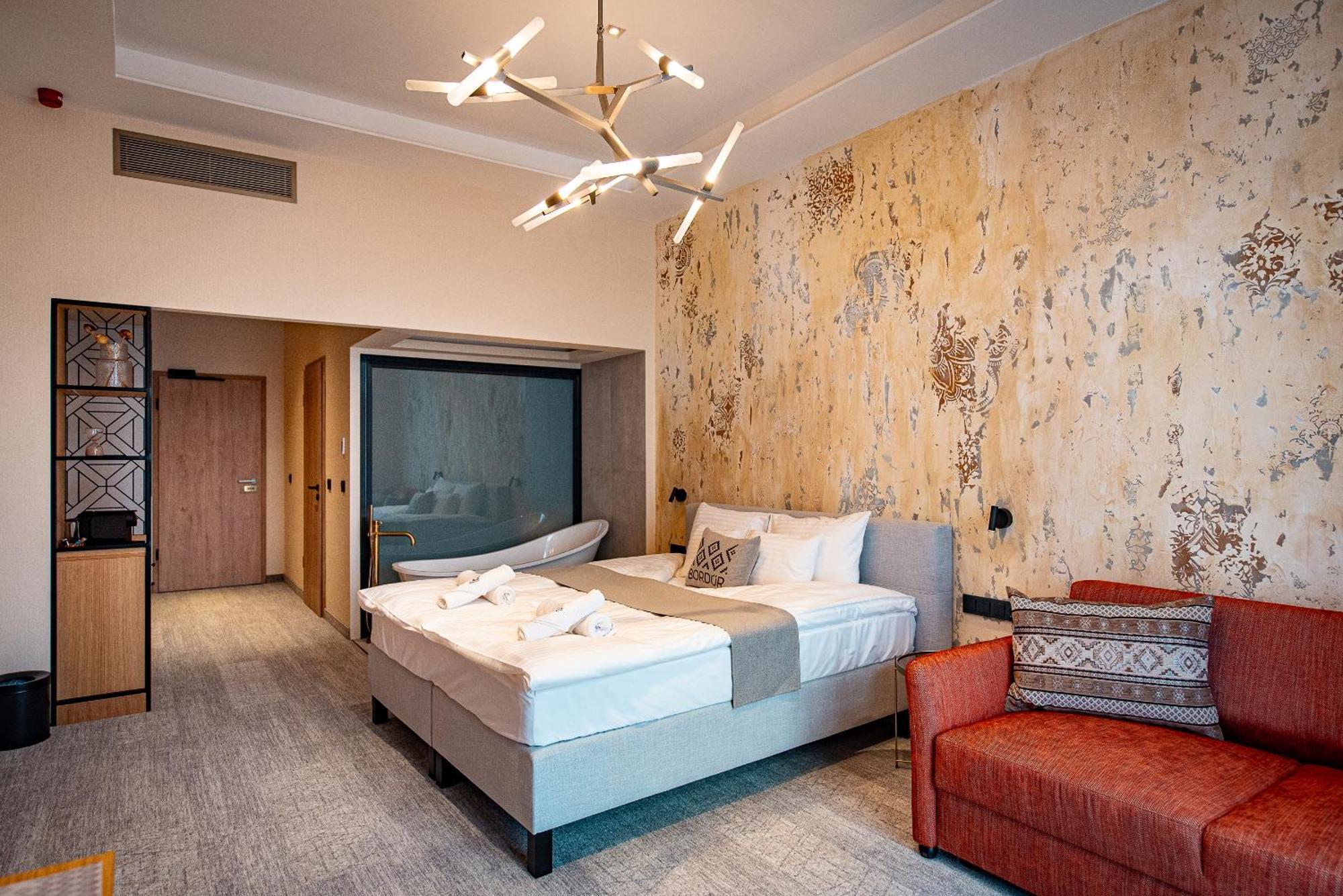 Bordur Wellness Hotel Superior Es Szonyegmuzeum Békésszentandrás Εξωτερικό φωτογραφία