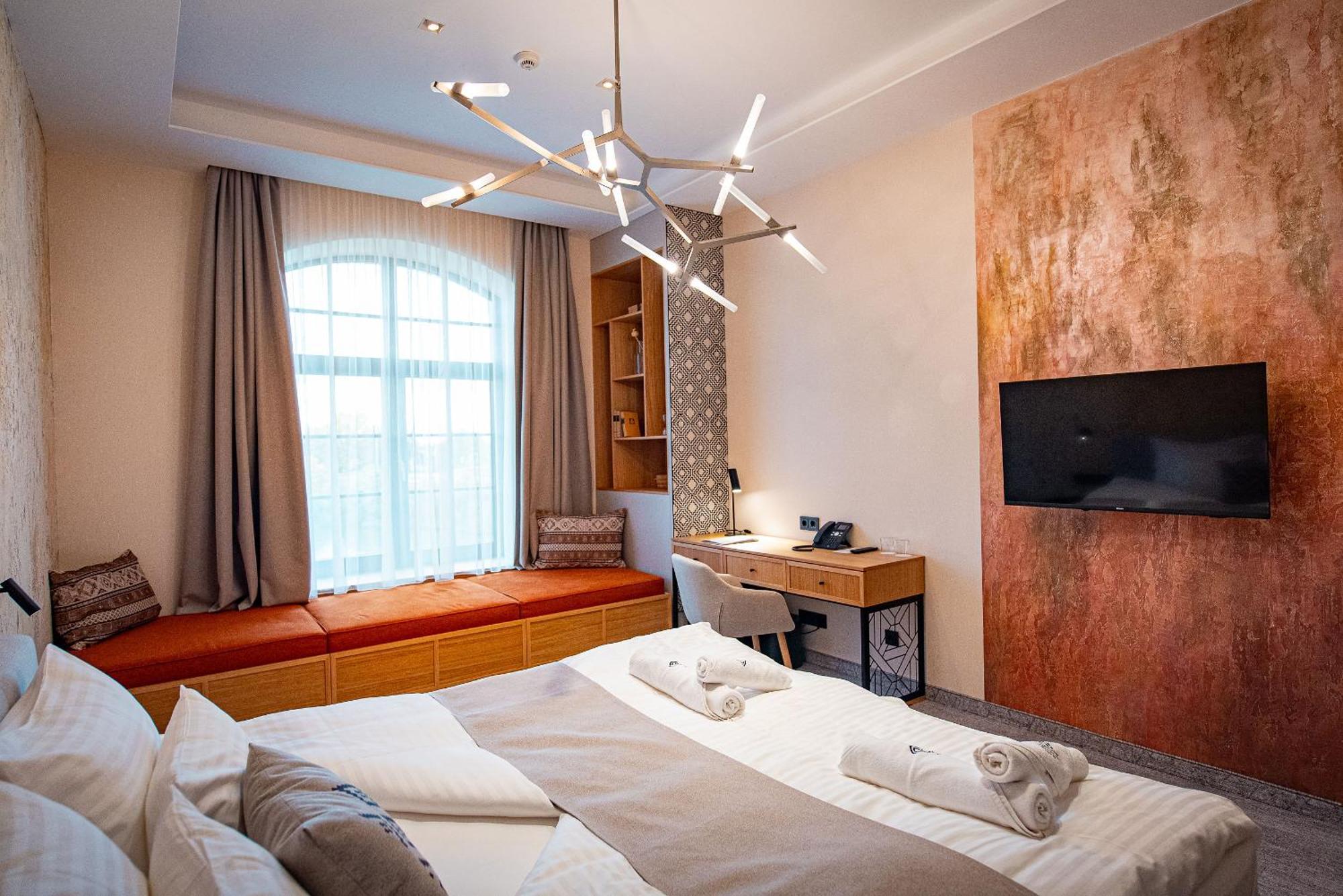 Bordur Wellness Hotel Superior Es Szonyegmuzeum Békésszentandrás Εξωτερικό φωτογραφία