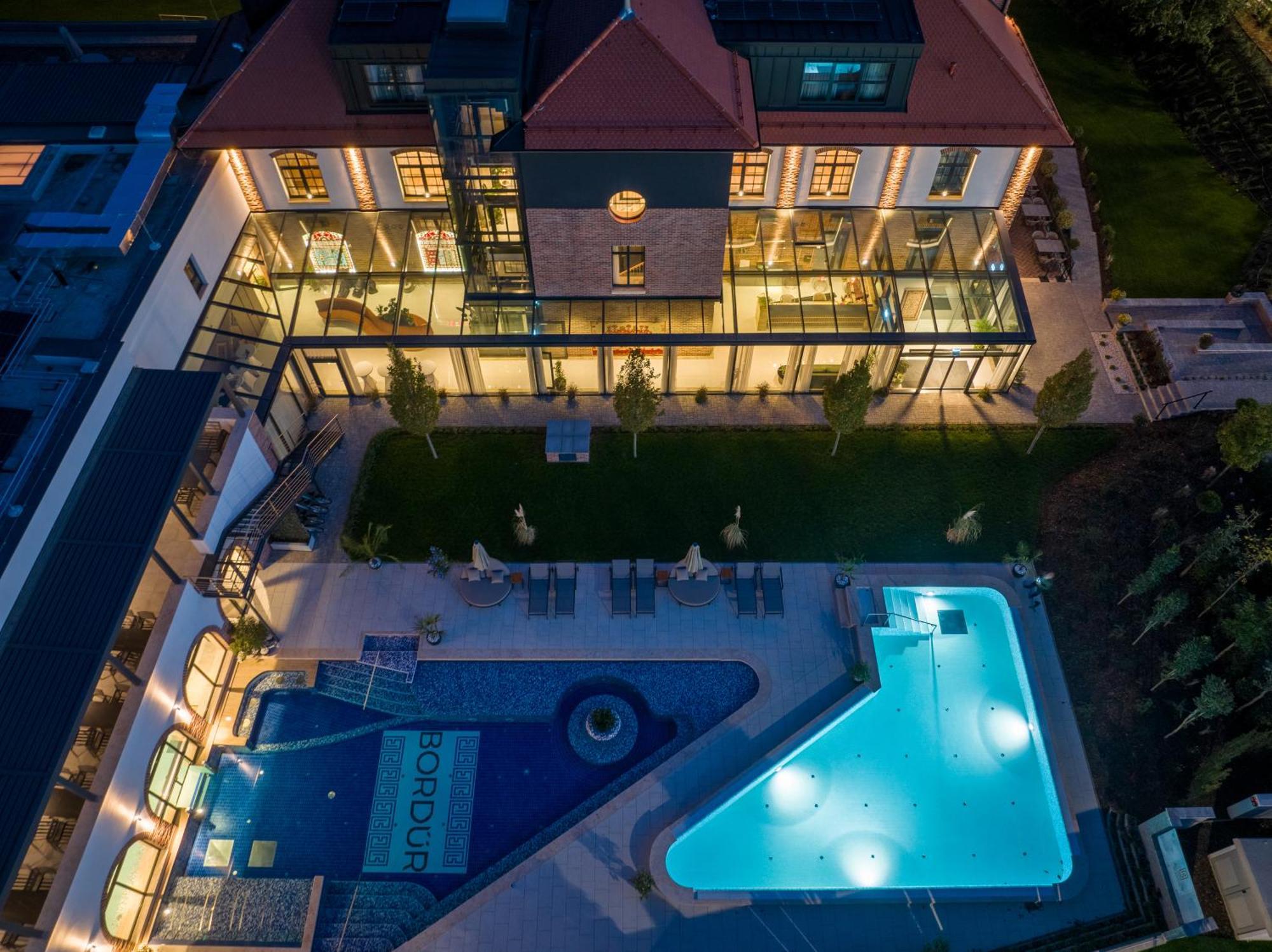 Bordur Wellness Hotel Superior Es Szonyegmuzeum Békésszentandrás Εξωτερικό φωτογραφία