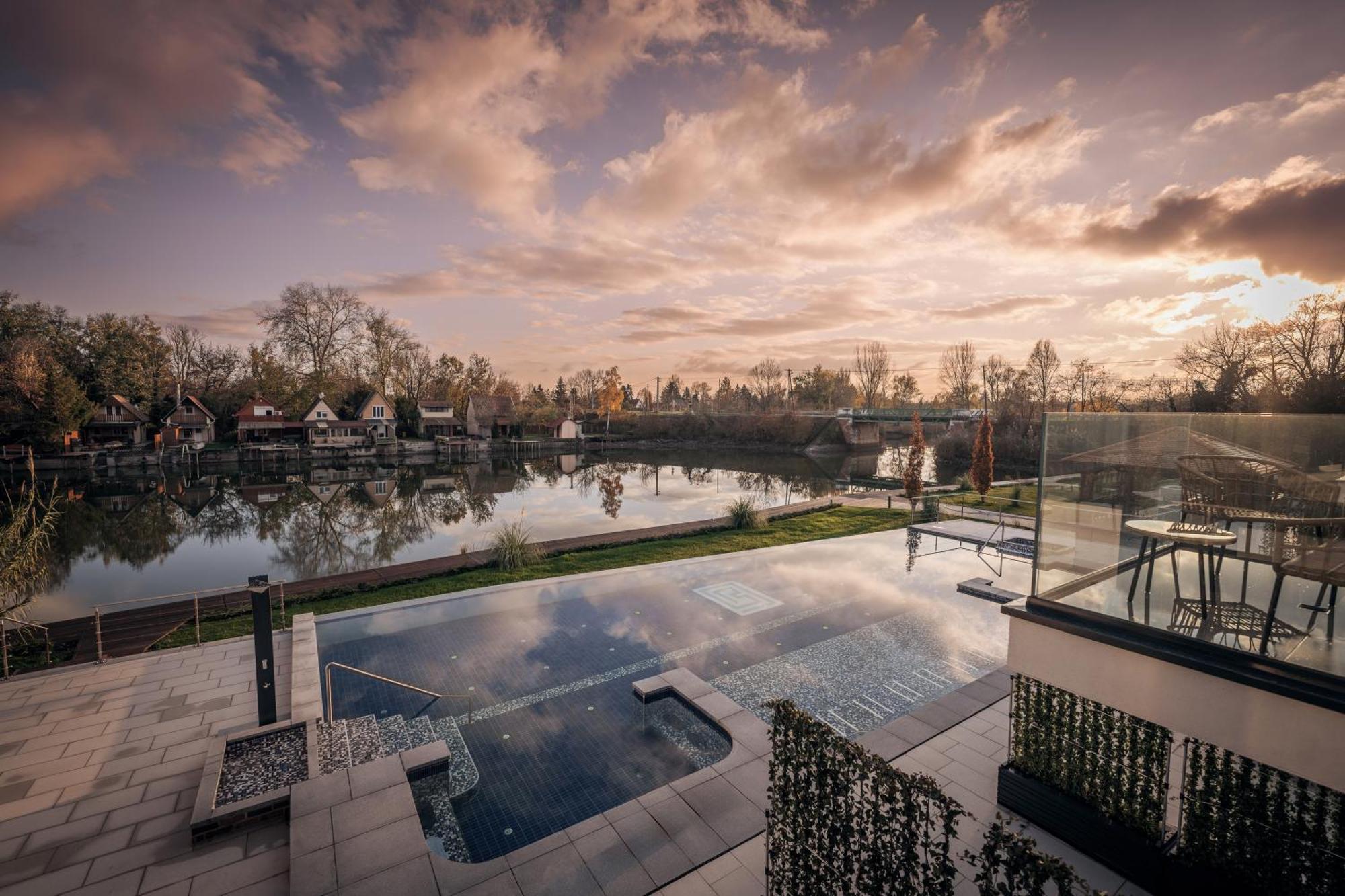 Bordur Wellness Hotel Superior Es Szonyegmuzeum Békésszentandrás Εξωτερικό φωτογραφία
