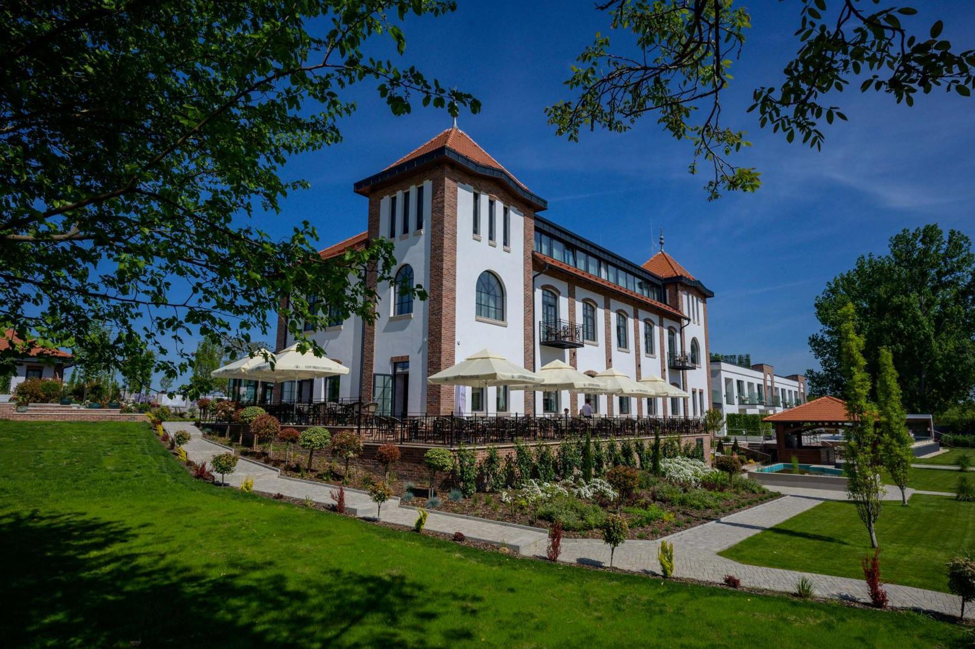 Bordur Wellness Hotel Superior Es Szonyegmuzeum Békésszentandrás Εξωτερικό φωτογραφία
