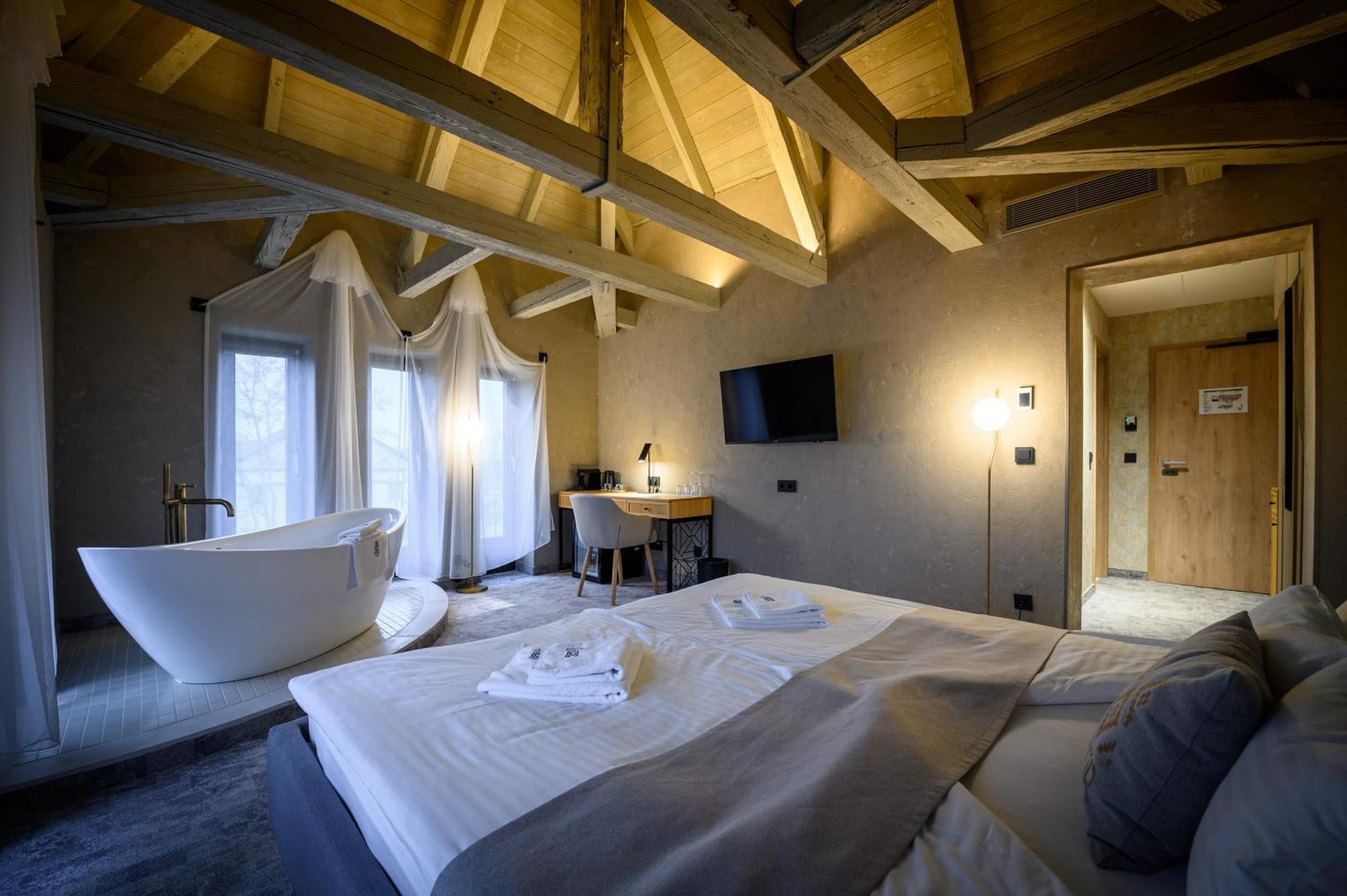 Bordur Wellness Hotel Superior Es Szonyegmuzeum Békésszentandrás Εξωτερικό φωτογραφία