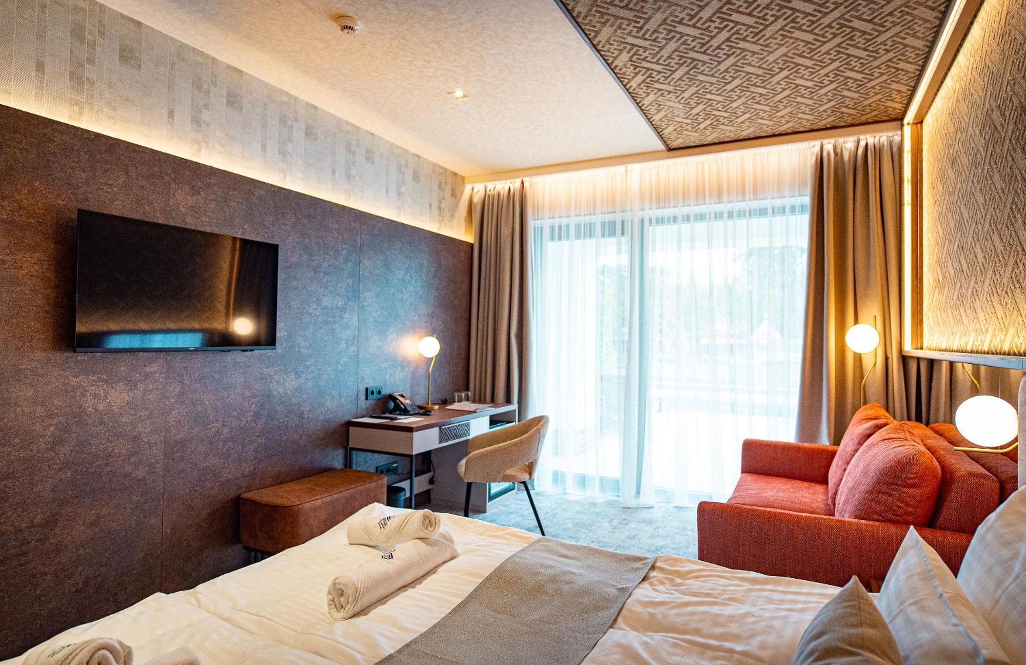 Bordur Wellness Hotel Superior Es Szonyegmuzeum Békésszentandrás Εξωτερικό φωτογραφία
